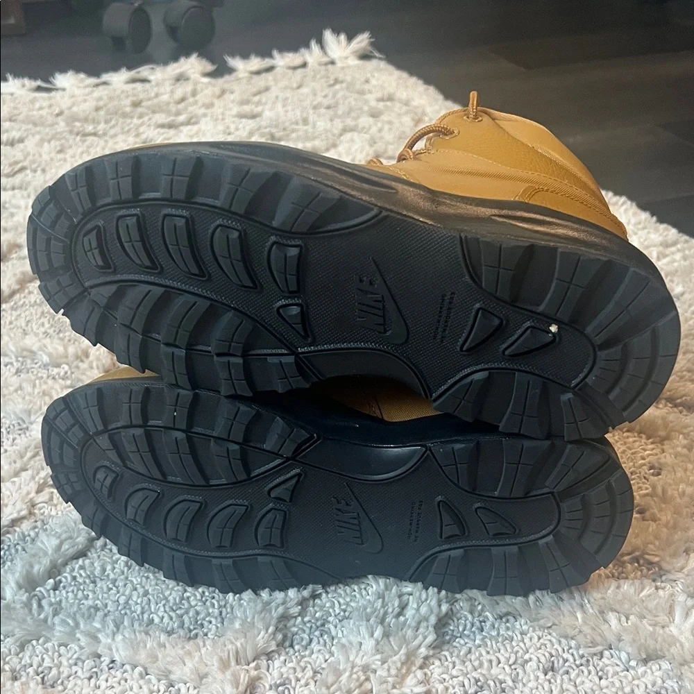 Nike Manoa Lace-Up Boots